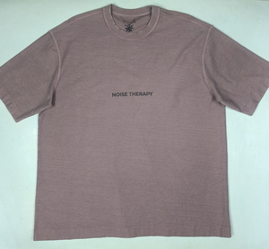 Camiseta de Manga Corta para Hombre Noise Therapy, Diseño Estampado en la Espalda, Corte Regular, Algodón Jersey, Estilo Casual, Cuello Redondo - Product Image 2