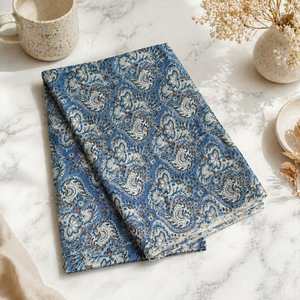 Tela de algodón estampada a mano con diseño paisley azul para vestidos, kurtis, prendas de vestir y textiles para el hogar - Product Image 1