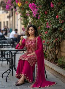 Ensemble Kurta brodé bordeaux pour femme avec dupatta, coupe ample, longueur au sol, tenue traditionnelle indienne et pakistanaise, toutes saisons - Product Image 5