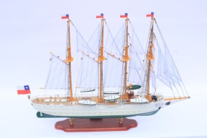 Maqueta de Barco de Vela de Madera Hecha a Mano - Buque de Entrenamiento de 4 Mástiles, Modelo a Escala para Decoración de Hogar u Oficina, Esmeralda - Product Image 5