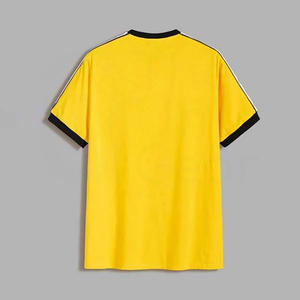 T-shirt jaune à manches courtes pour homme, avec bordure noire contrastante, bandes blanches aux épaules, color block, col rond - Product Image 2