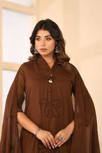 Ensemble Kurta en coton marron pour femme avec pantalon et dupatta, coupe régulière, longueur cheville, style traditionnel indien pakistanais, tenue de soirée - Product Image 3