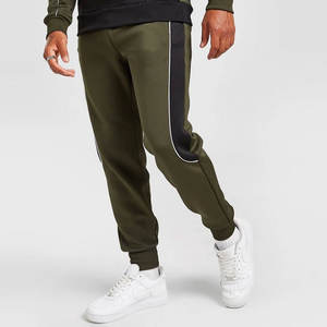 Survêtement à capuche premium pour homme |   Ensemble de jogging bicolore vert olive et noir obsidienne |   Ensemble de survêtement de sport urbain pour la salle de sport - Product Image 4