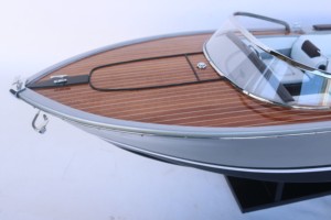 RIVA ISEO Pintado en Plata - Maqueta de Lancha Rápida Europea de Madera Hecha a Mano para Decoración del Hogar, Estilo Náutico o Regalo Empresarial - Product Image 3