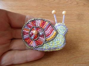 Broche Artesanal Elegante con Bordado y Cuentas Decorativas de Primera Calidad para Adornos de Ropa de Diseñador - Product Image 4