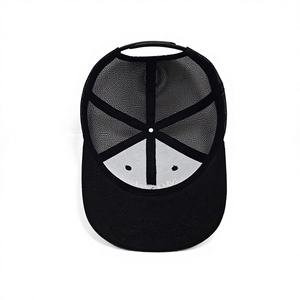 Casquette de sport respirante en maille noire avec logo brodé 3D réglable, haute qualité, confortable et tendance, fabriquée au Vietnam par un grand fournisseur - Product Image 5