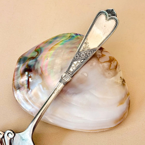 Cuillère à salade vintage en argent avec gravure florale, finition miroir haute brillance, résistante à la rouille, couverts en métal pour la vaisselle de mariage - Product Image 3