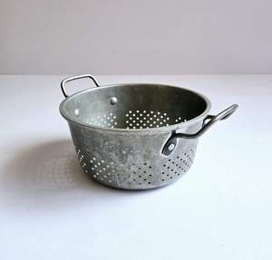 Fine-hole metal strainers provide precise filtering, allowing liquids to drain while retaining even <b>small</b> grains - Product Image 4