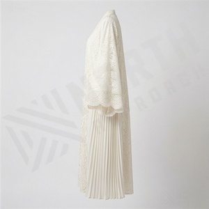 Abaya al por mayor, modesta y elegante, con mangas de murciélago, brillante, de satén, con cuello en V, largo hasta el tobillo, ligera, con cuentas, vestido musulmán para mujer - Product Image 3