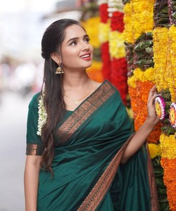 Sari de Seda Verde, Estilo Banarasi, con Borde Decorado, Largo hasta el Suelo, para Bodas Indias Tradicionales - Product Image 5