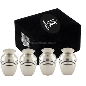 El juego conmemorativas de urnas funerarias de recuerdo de oro clásico de 4 piezas para cenizas humanas está hecho de latón macizo y aluminio hechos a mano - Product Image 6