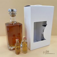 Caja de Regalo Blanca Autoarmable con Asa y Ventana, Materiales Reciclados, Cartón Corrugado con Relieve para Empaque de Vodka y Whisky