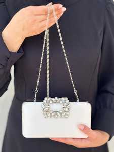 Pochette de soirée en satin et strass, faite à la main, écologique, moderne, avec chaîne - Product Image 3
