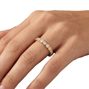 Bague de mariage et d'anniversaire empilable en or massif 18 carats avec diamant de laboratoire taille princesse, clarté DEF VS VVS, sertie clos minimaliste, bijoux - Product Image 6