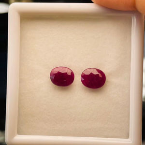 Par de rubíes naturales de corte ovalado de 11.65 quilates, sin calentar ni tratar, calidad AAA con un brillo excelente y un color agradable a un precio económico. - Product Image 2