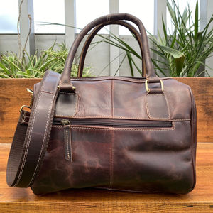 Mini sac polochon de week-end en cuir repoussé artisanal avec bandoulière réglable en fourrure de vachette Poches intérieures en pierre turquoise - Product Image 5