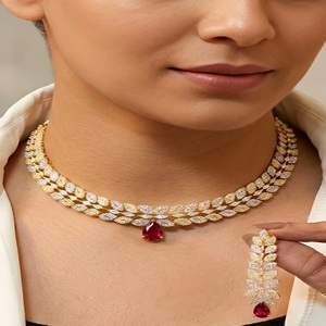 Precioso Juego de Collar y Aretes Clásicos Chapados en Oro de 18K, de Latón de Primera Calidad, con Piedras de Circonio, para Mujer, Ideal para Fiestas - Product Image 1