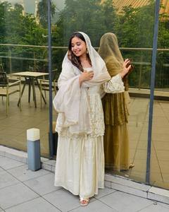 Nueva Colección de Diseñador, Conjunto de Top, Pantalón y Dupatta de Georgette Indio-Pakistaní, Completamente Cosido y Listo para Usar, con Detalles en Piel de Zorro Natural - Product Image 3