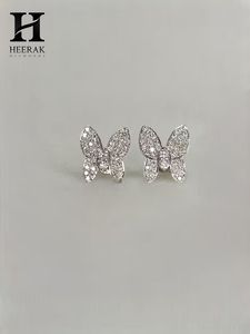 Delicados Pendientes de Diamantes con Forma de Mariposa en Oro de 14K/18K - Joyería Fina al por Mayor - Product Image 6