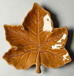Assiette à dessert en céramique de forme irrégulière, originale, pour servir des bonbons, des collations et des apéritifs lors de fêtes et de dîners - Product Image 3
