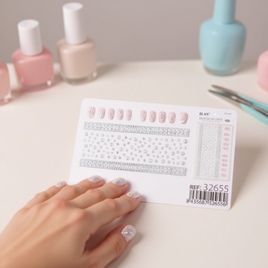 Adesivi con strass scintillanti ILAN per unghie Rif. 32655 - Product Image 3