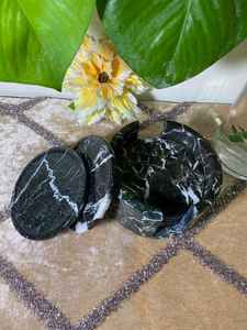 Ensemble de six sous-verres en marbre zèbre noir avec support, sous-verres en pierre faits à la main - Product Image 5