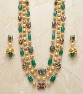 Ensemble de collier luxueux à 3 rangs en perles de jade vert avec boucles d'oreilles Jhumka plaquées or, bijoux de mariage indiens traditionnels pour mariée - Product Image 4