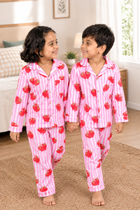 NUEVO Conjunto de Pijama JAIPUR INTERNATIONAL para Niñas y Niños, de Algodón con Estampado de Fresas, Rosa a Rayas, de 2 a 10 Años, Manga Larga, Cierre de Botones - Product Image 2