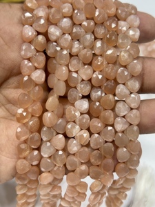 Cuentas facetadas de piedra lunar de melocotón natural AAA en forma de corazón, 6-7 mm aprox. Cuentas de Piedras Preciosas de 8 Pulgadas para Joyería - Product Image 3