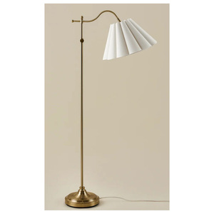 Lámpara de Mesa de Metal de Alta Gama con Pantalla con Detalles Florales y Cuerpo de Vidrio Ahumado para Decoración de Hogar de Lujo - Product Image 5