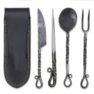 Service de couverts médiévaux vintage en métal pour hôtels, restaurants, services de traiteur et fêtes traditionnelles - Product Image 1