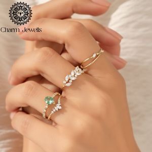 Bague de Fiançailles Romantique pour Femme en Argent Plaqué Or 18K avec Moissanite Taille Coussin et Grappe de Fleurs Sertie à Griffes - Collection Charm Jewels - Product Image 2