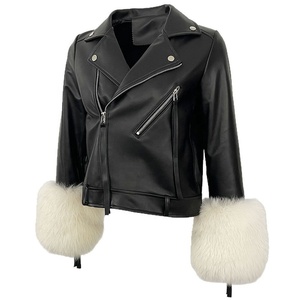 Blouson moto en cuir noir pour femme avec poignets en fausse fourrure, col montant, fermeture éclair, style hiver à manches courtes - Product Image 1