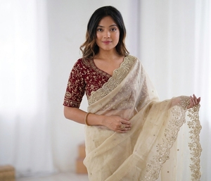 AARA Fashion Elegante Sari de Seda Beige con Blusa Bordada en Rojo para Bodas y Ocasiones Especiales, Sari Tradicional Largo hasta el Suelo para Mujer, India, Pakistán - Product Image 3