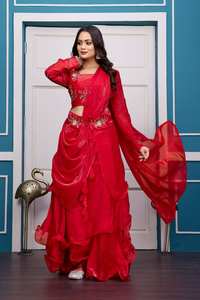 Conjunto de Lehenga Bordado a la Moda con Cinturón de Diseñador y Blusa de Manga Larga – Listo para Usar - Product Image 3