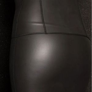 Jupe crayon mini en cuir PU brillant taille haute pour femme, couleur unie, design droit sexy, à porter toute l'année - Product Image 3