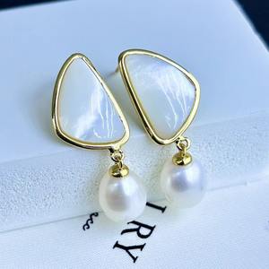 Pendientes Románticos de Perlas de Agua Dulce de 9-10 mm, Diseño Geométrico Tridimensional, Concha Natural, Plata Pura, Lujo Romántico - Product Image 2