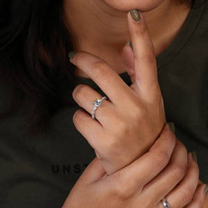 Anillo de compromiso de diamante cultivado en laboratorio de corte redondo de oro blanco de 18 quilates, corte Marquesa, regalo de aniversario perfecto, estilo de moda certificado IGI - Product Image 2