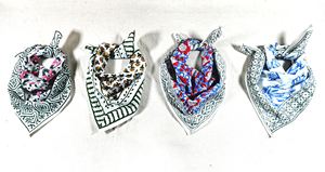 Foulard carré en coton doux à imprimé botanique fait main, léger et contemporain, accessoire de voyage - Product Image 2