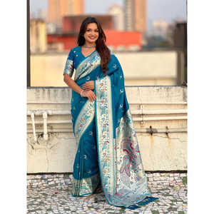 ผ้าไหมพิธานี รามา บลู ชานด์ราคอร์ แบรนาราซี ซารี ผ้าไหมทอแบบหรูหราสำหรับงานกลางคืน  ลายปักดิ้นทอง  งานฝีมือชั้นสูง - Product Image 3