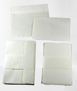 Articles scolaires pour étudiants : Papiers de qualité supérieure en coton, 10 feuilles de papier à lettres A4 + 5 enveloppes, conditionnés en ensemble dans une dossier. - Product Image 6