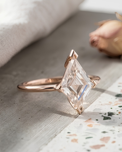 Anillo de compromiso de moissanita de 2.0 CT con corte cometa, chapado en rodio, oro macizo, elegante regalo de aniversario, promesa única, solitario - Product Image 1
