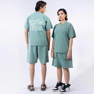 ชุดกีฬาผู้ชายผ้าฝ้ายคุณภาพสูง พร้อมปักโลโก้ตามสั่ง เสื้อยืดแขนสั้นและกางเกงขาสั้นลำลองสำหรับผู้ชาย - Product Image 1