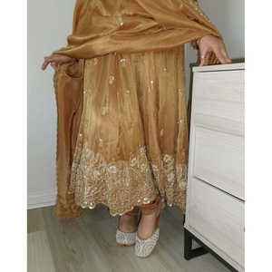 Vestido de fiesta de diseñador-Conjunto de fondo y Dupatta con bordado pesado Tamaño XL - Product Image 4