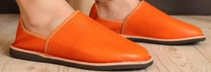 Babouches marocaines orange, pantoufles en cuir faites à la main, chaussures orange vif, chaussures traditionnelles marocaines - Product Image 4