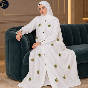 Abaya Blanca Pura con Estampado Verde Dorado y Botones en la Parte Delantera para Mujer |   Vestido modesto y fluido con textura fina - Product Image 4