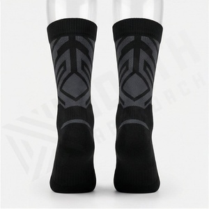 Athletic Crew Socks Geometric Pattern Breathable Spandex Polyester Basketball Support Socks for Adults Summer Wear - Product Image 2