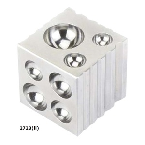 Bloque de troquelado de alta calidad con acabado de espejo, incluye 6 formas triangulares, cuadradas y semicirculares, utilizado como herramienta para la fabricación de joyas. - Product Image 1