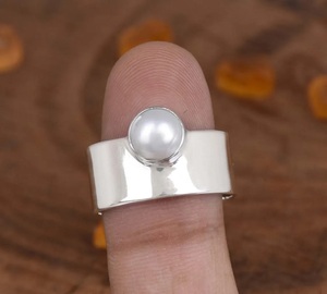 Bague cocktail en argent 925 avec perle, sertie minimaliste, perle d'eau douce, bijou unisexe pour tous les jours - Product Image 3