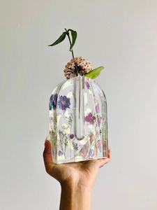Durable Resin Flower <b>Vase</b> Elegant Handmade Decorative Item For Indoor Floral Arrangement And Home Display - Product Image 1